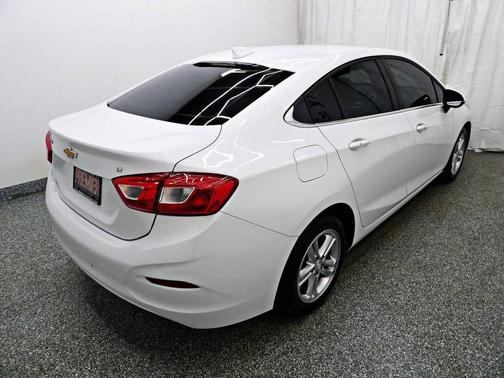 White 2017 Chevrolet Cruze LT