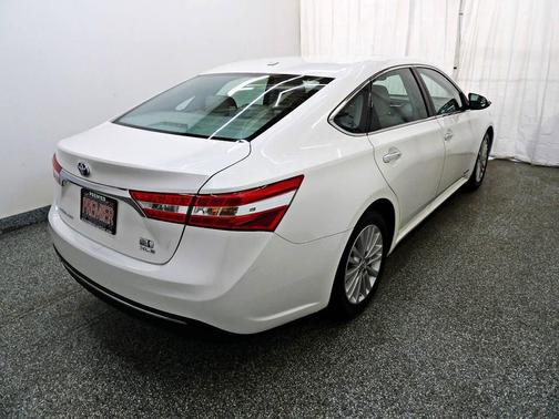 White 2014 Toyota Avalon Hybrid Limited