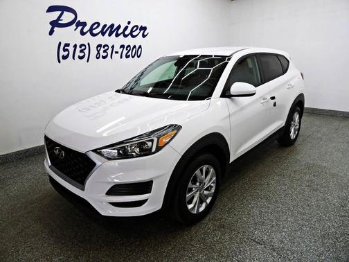 White 2019 Hyundai TUCSON SE