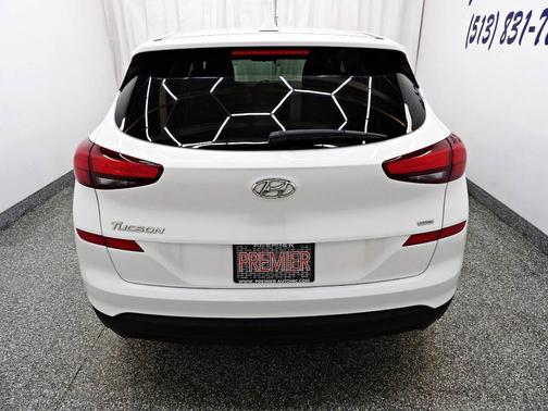 White 2019 Hyundai TUCSON SE
