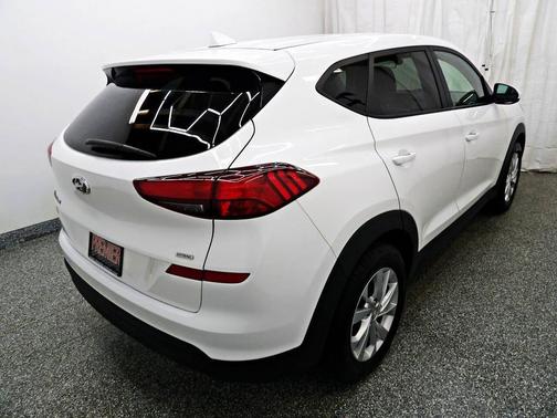 White 2019 Hyundai TUCSON SE