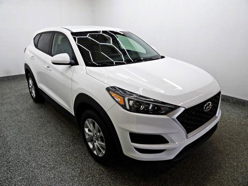 White 2019 Hyundai TUCSON SE