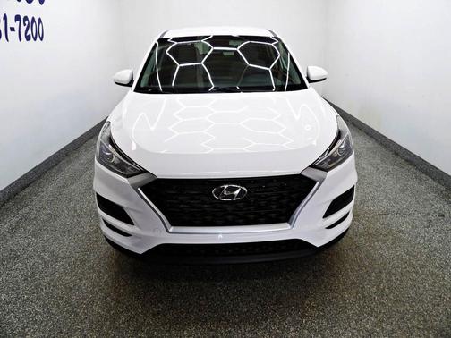 White 2019 Hyundai TUCSON SE