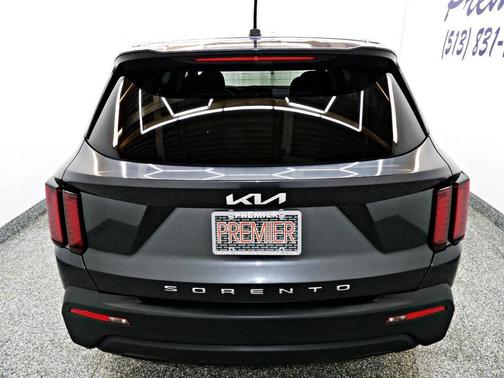2022 Kia Sorento LX