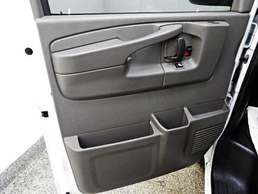 Summit White 2014 Chevrolet Express 3500 LT