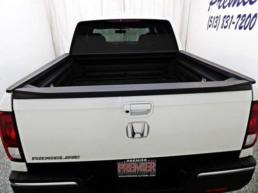 White 2018 Honda Ridgeline RTL