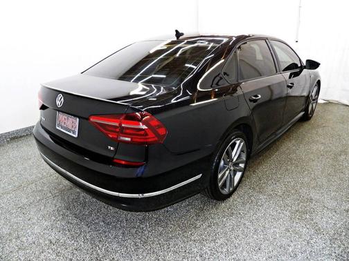 Black 2018 Volkswagen Passat 2.0T SE