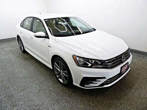 White 2018 Volkswagen Passat 2.0T SE