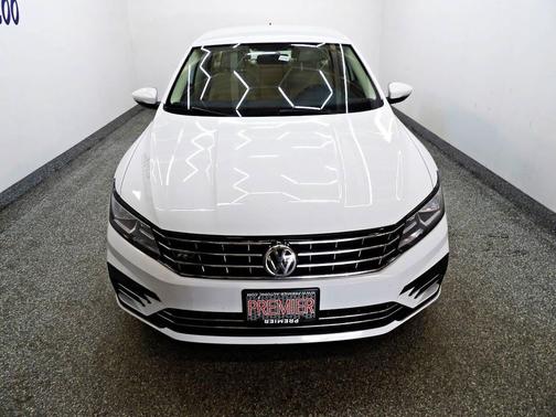 White 2018 Volkswagen Passat 2.0T SE