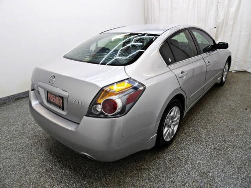 Silver 2009 Nissan Altima 2.5 S