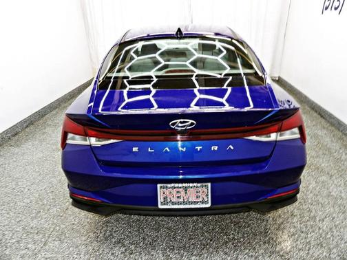 2021 Hyundai ELANTRA SE