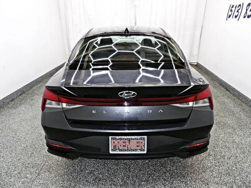 2021 Hyundai ELANTRA SE