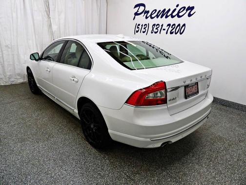 White 2015 Volvo S80 T6