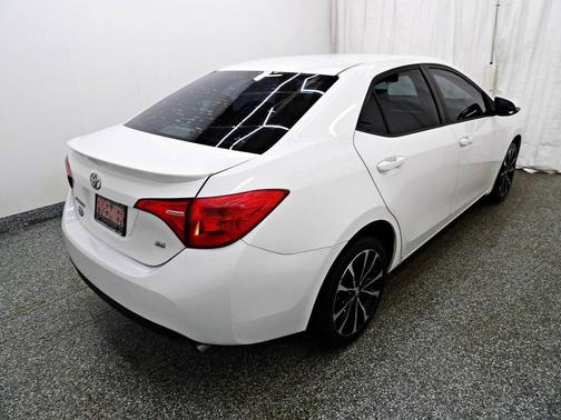 White 2018 Toyota Corolla SE