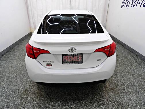 White 2018 Toyota Corolla SE