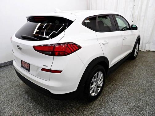 White 2019 Hyundai TUCSON SE
