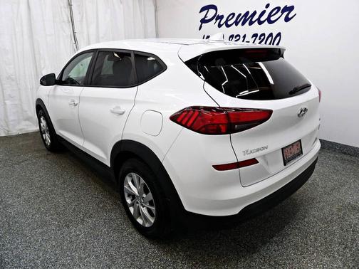 White 2019 Hyundai TUCSON SE