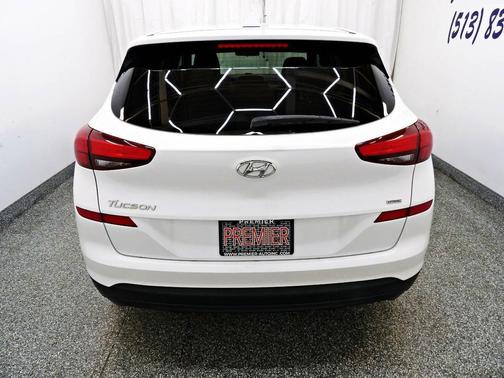 White 2019 Hyundai TUCSON SE