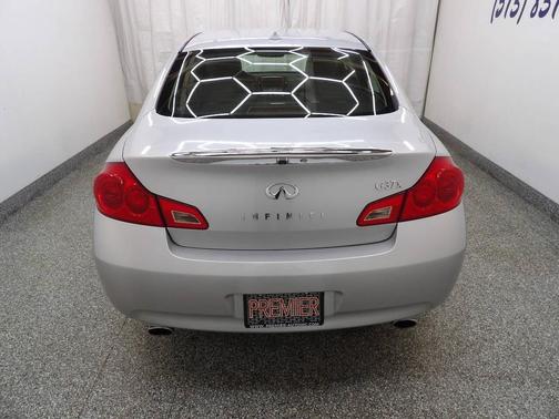 Silver 2009 INFINITI G37x Base