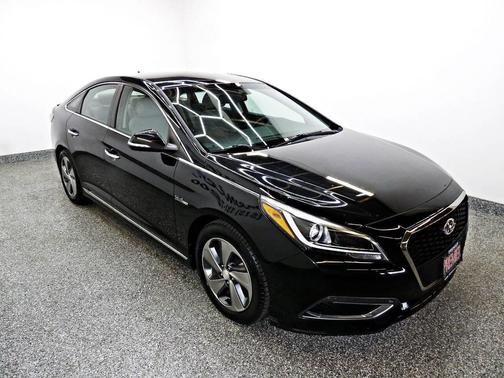 2017 Hyundai SONATA Hybrid Limited
