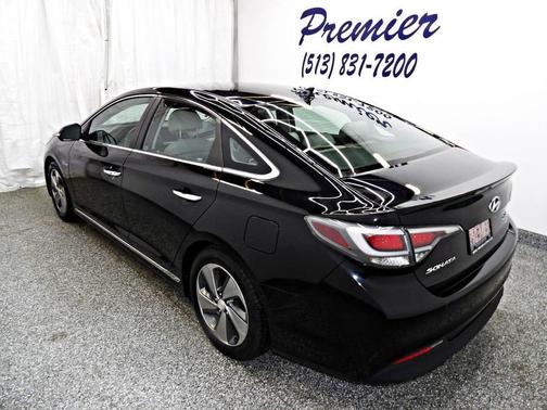 2017 Hyundai SONATA Hybrid Limited
