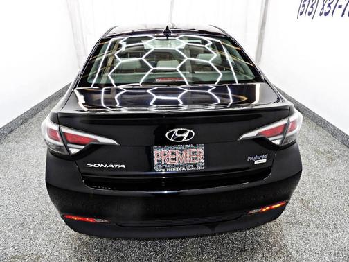 2017 Hyundai SONATA Hybrid Limited