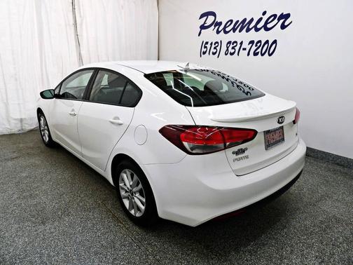 White 2017 Kia Forte S