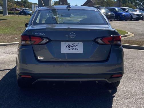Gun Metallic 2025 Nissan Versa 1.6 SV