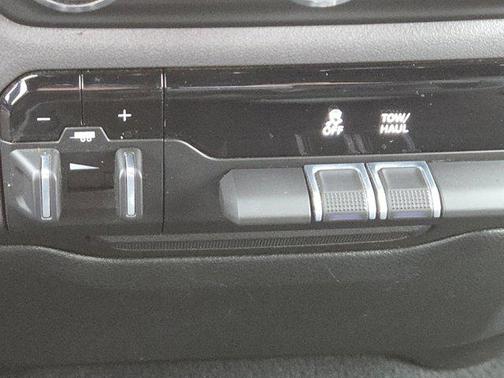 2022 RAM 2500 Big Horn Crew Cab 4x4 6'4' Box