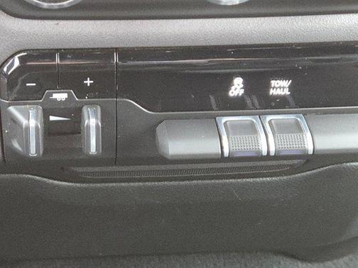 2022 RAM 2500 Big Horn Crew Cab 4x4 6'4' Box