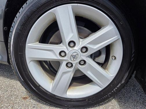 Magnetic Gray Metallic 2013 Toyota Camry SE