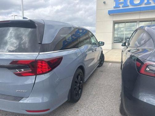 Sonic Gray Pearl 2024 Honda Odyssey Sport