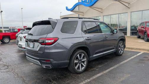 Modern Steel Metallic 2024 Honda Pilot Touring 8-Passenger