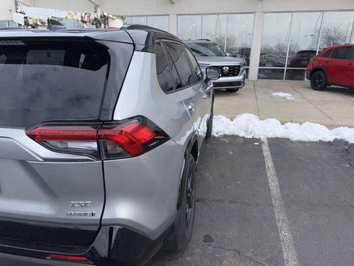 2020 Toyota RAV4 Hybrid SE