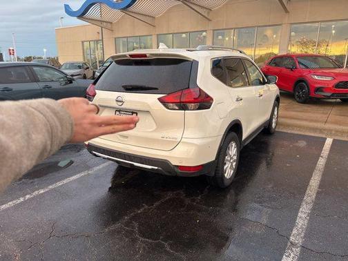 2020 Nissan Rogue SV