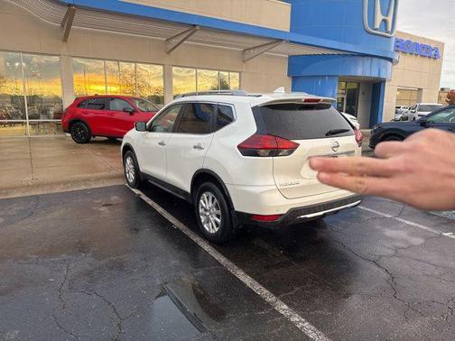 2020 Nissan Rogue SV