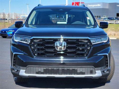 2025 Honda Pilot Touring 8-Passenger