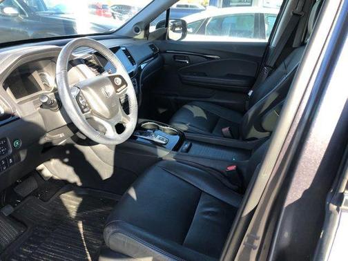 2022 Honda Pilot Touring 8-Passenger