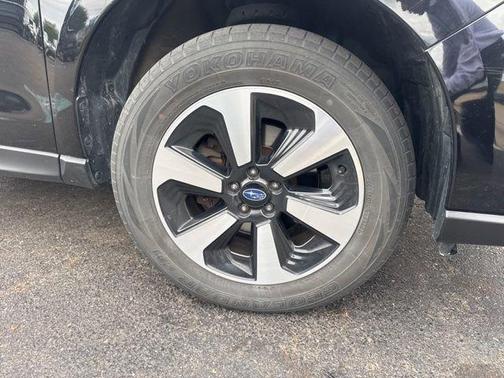 Crystal Black Pearl 2017 Subaru Forester 2.5i Premium