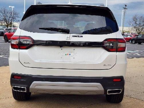 Lunar Silver Metallic 2023 Honda Pilot AWD Elite