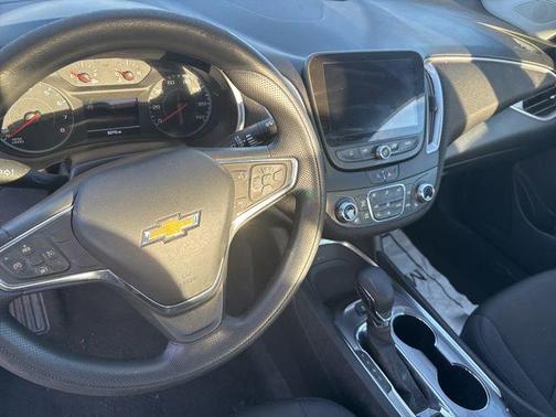2022 Chevrolet Malibu FWD LT