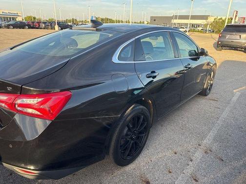 2022 Chevrolet Malibu FWD LT