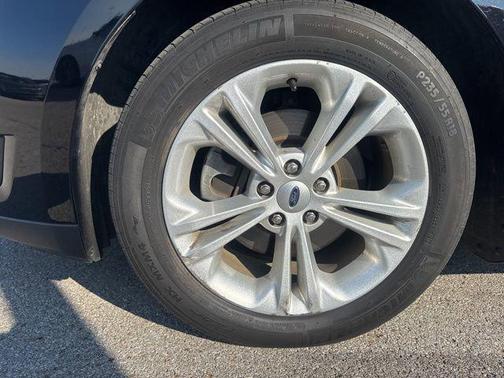 2018 Ford Taurus SE