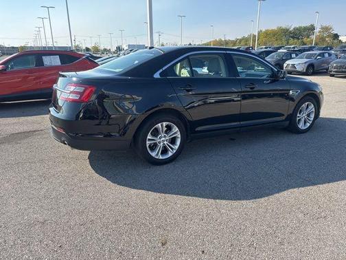 2018 Ford Taurus SE
