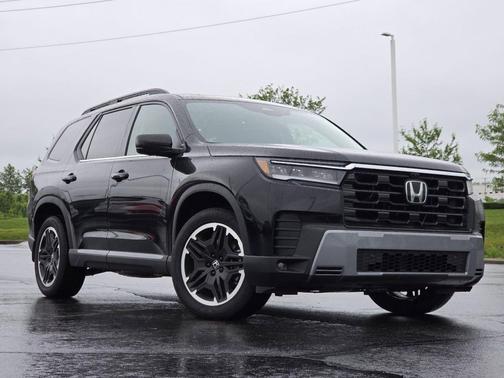 Crystal Black Pearl 2026 Honda Pilot Touring 8-Passenger
