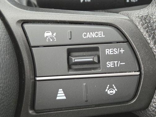 Platinum White Pearl 2023 Honda HR-V LX