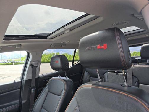 2022 GMC Acadia AWD AT4