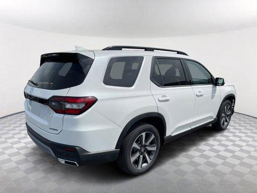 2025 Honda Pilot Touring 8-Passenger