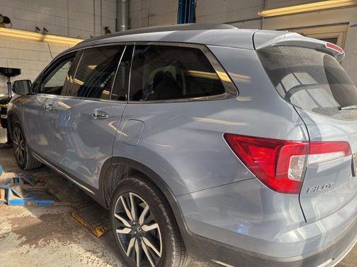 2022 Honda Pilot Touring 8-Passenger