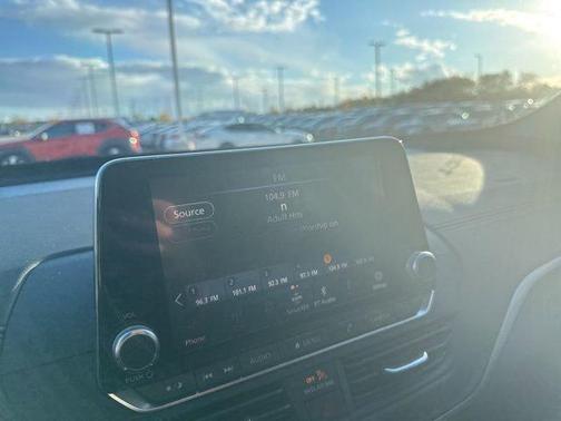 2022 Nissan Altima SR FWD